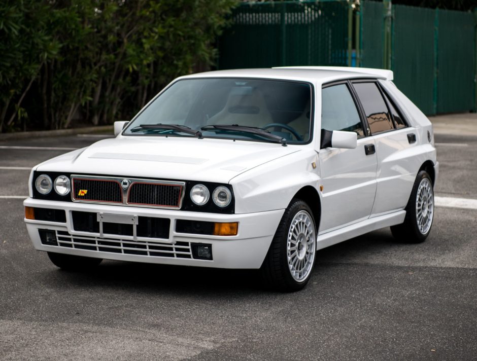 1994_lancia_delta_integrale_evo_2_158252159466e7dff9f98764daECC_White-Lancia-Delta_January-202...jpg