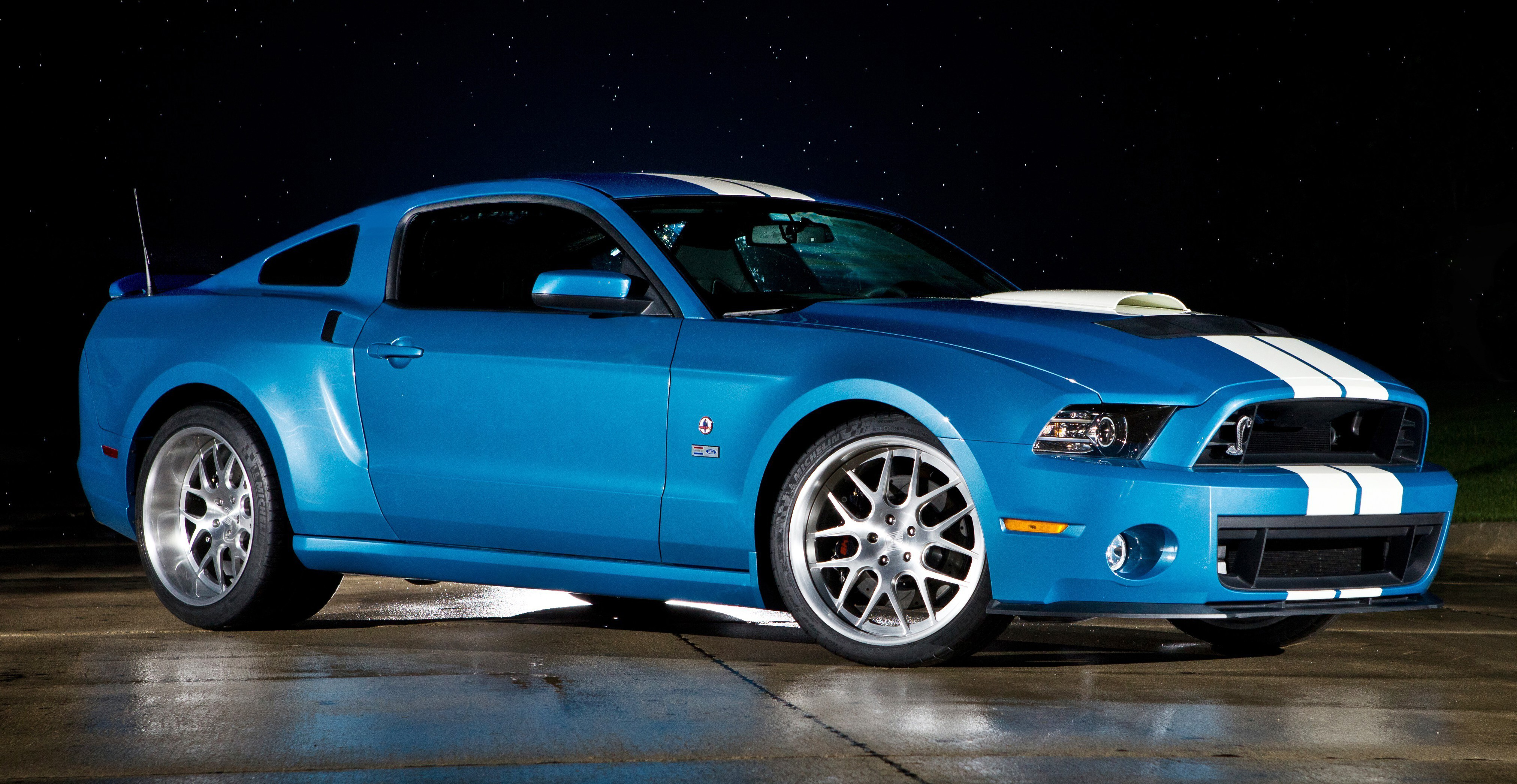 2013_Shelby_GT500_Cobra_1-2415383299.jpg