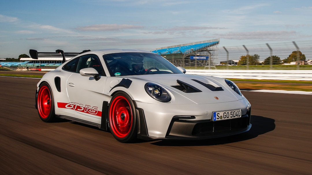 2023-Porsche-911-GT3-RS-in-motion-3.jpg