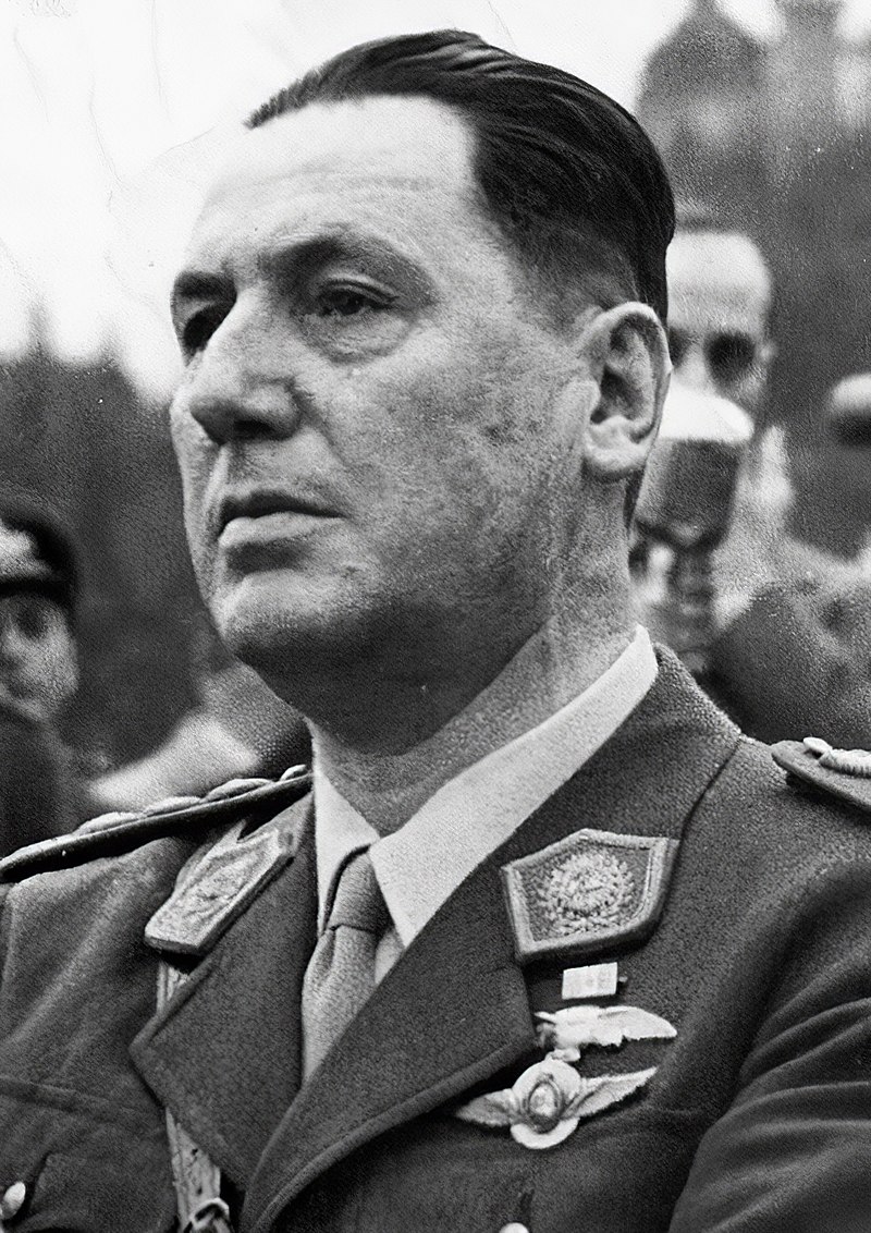 800px-Juan_Perón_1946.jpg