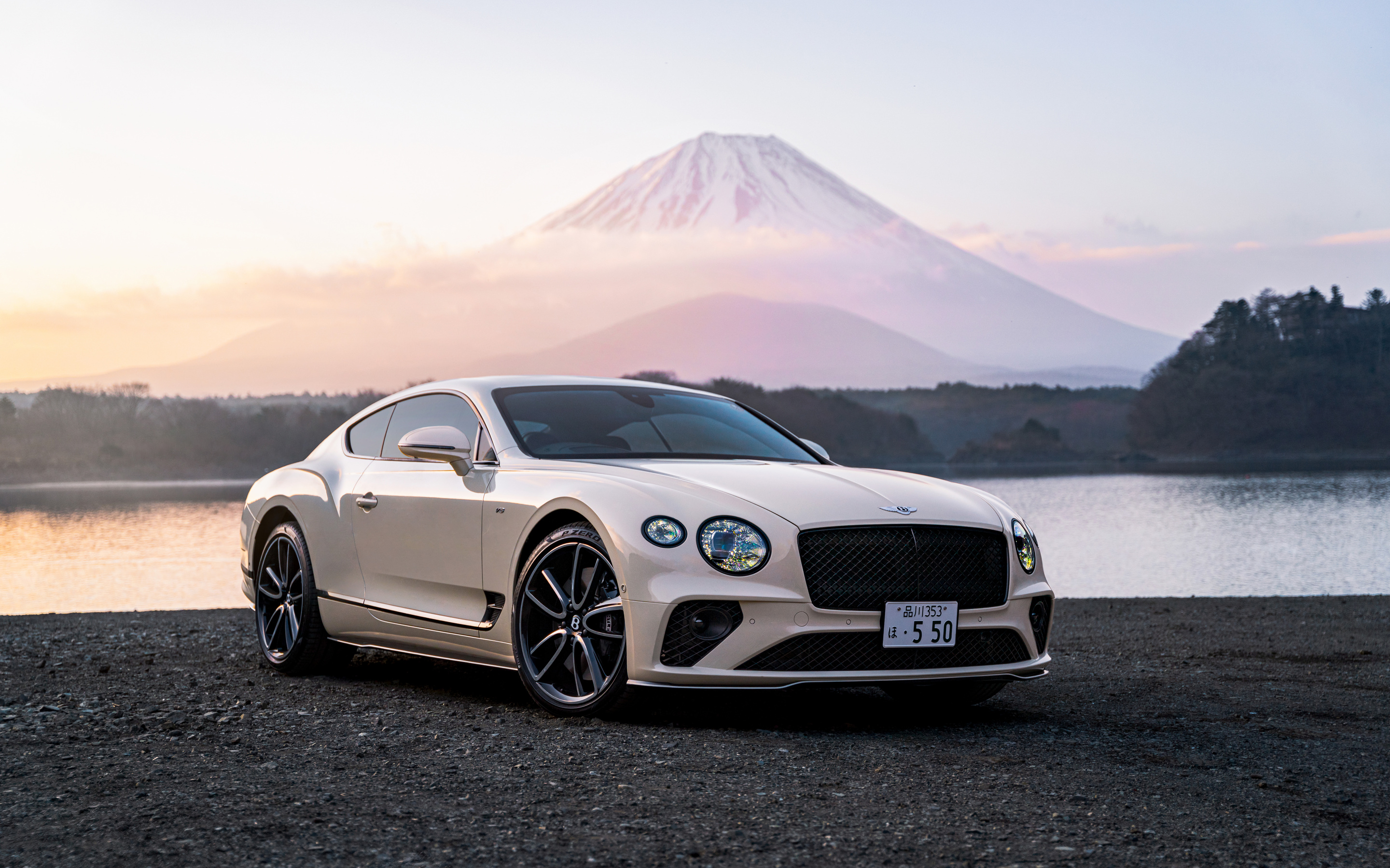 bentley-continental-gt-v8-8k-i6-2880x1800.jpg