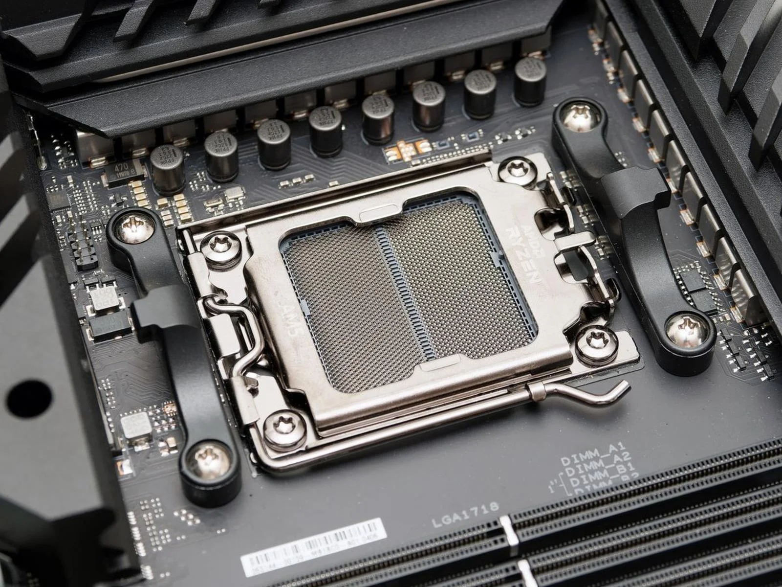 can_you_use_am4_cpu_on_am5-TtzWqs.webp