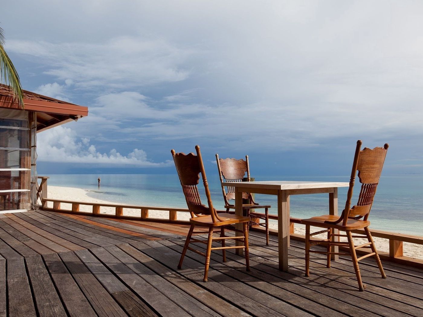 chairs_table_yard_coast_beach_tropics_terrace_55460_1400x1050.jpg