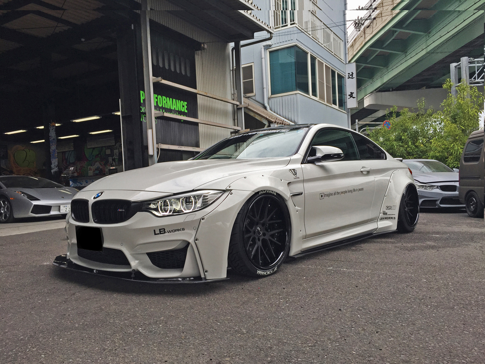 liberty-walk-bmw-m4-1.jpg