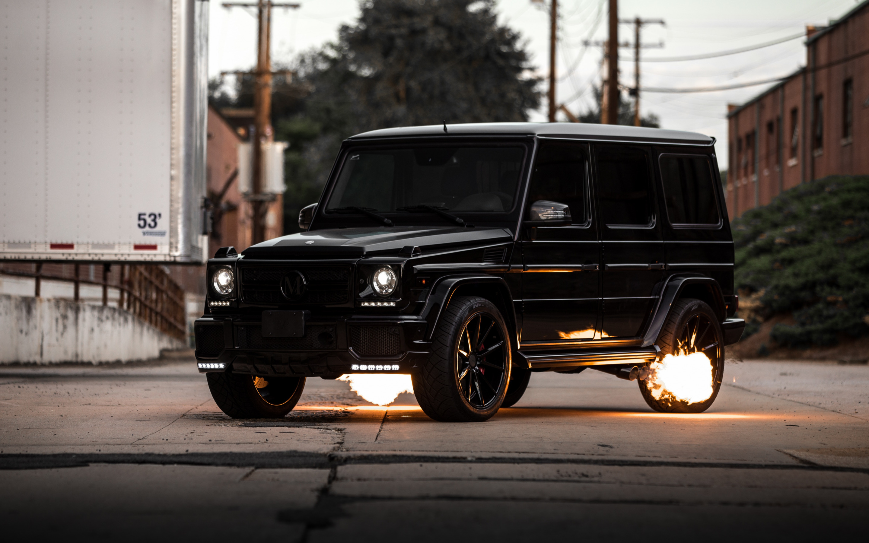 mercedes-benz-g63-amg-2018-front-view-tuning-fire-from-exhaust-pipes.jpg