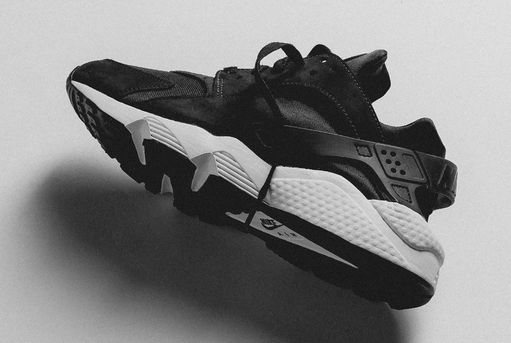 Nike-Air-Huarache-Off-Noir-DQ8572-001.jpeg