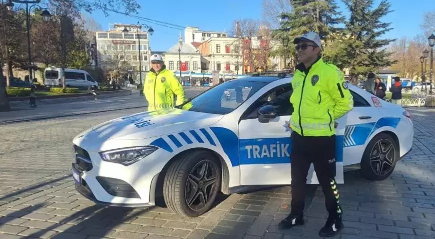 Polis Arabası Mercedes.jpg