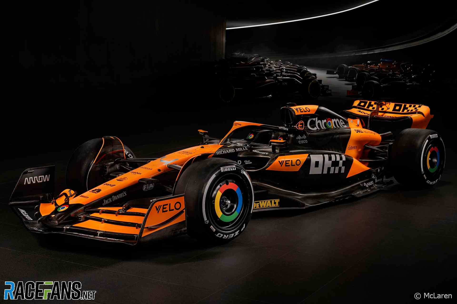 racefansdotnet-23-01-16-17-31-43-1-McLaren-F1-2024-Livery-Front.png