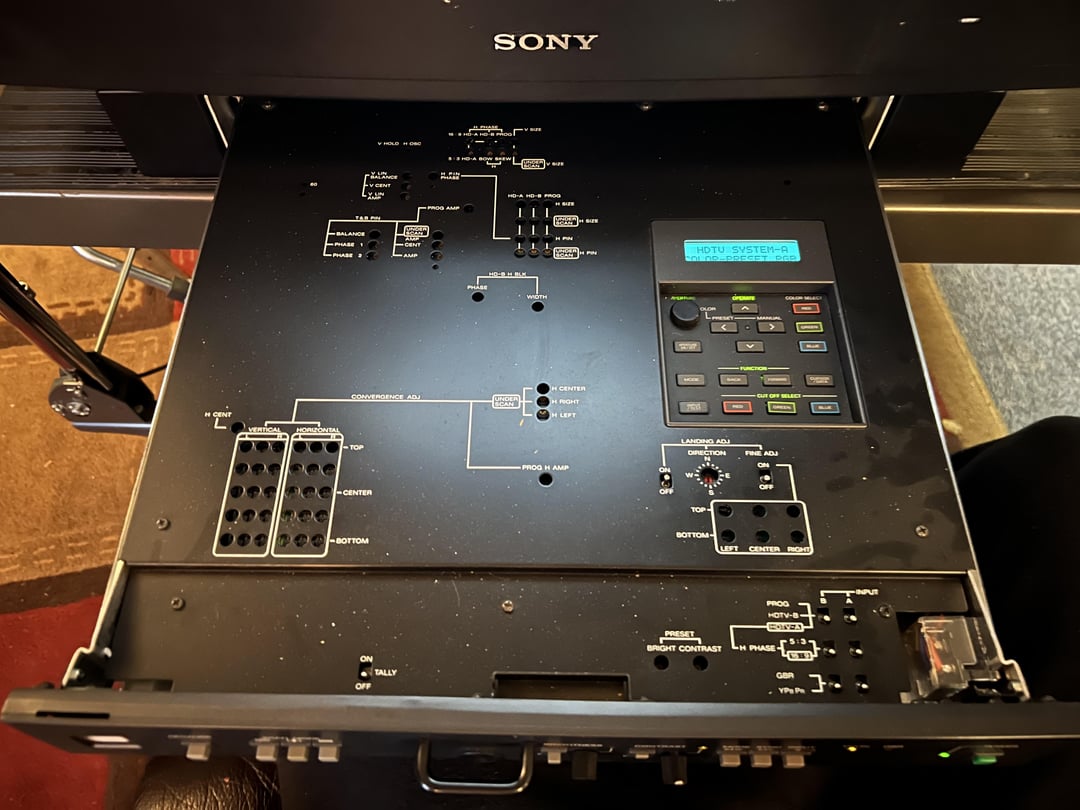 sony-hdm-2830-v0-ff3beihetl1c1.jpg