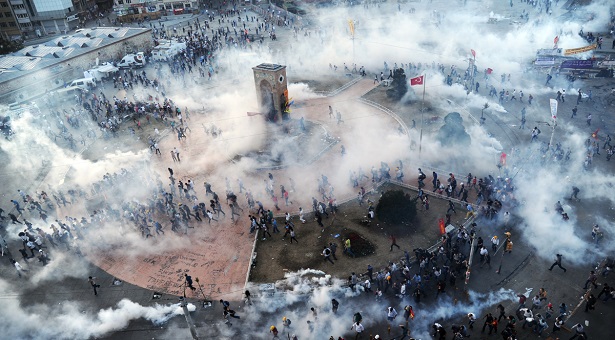 taksim-biber-gazi-gezi2013.jpg