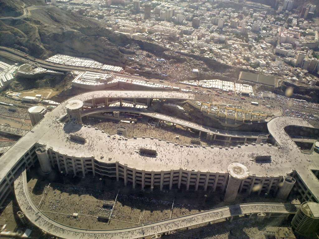 The_sprawling_Jamarat_bridge_-_Flickr_-_Al_Jazeera_English.jpg