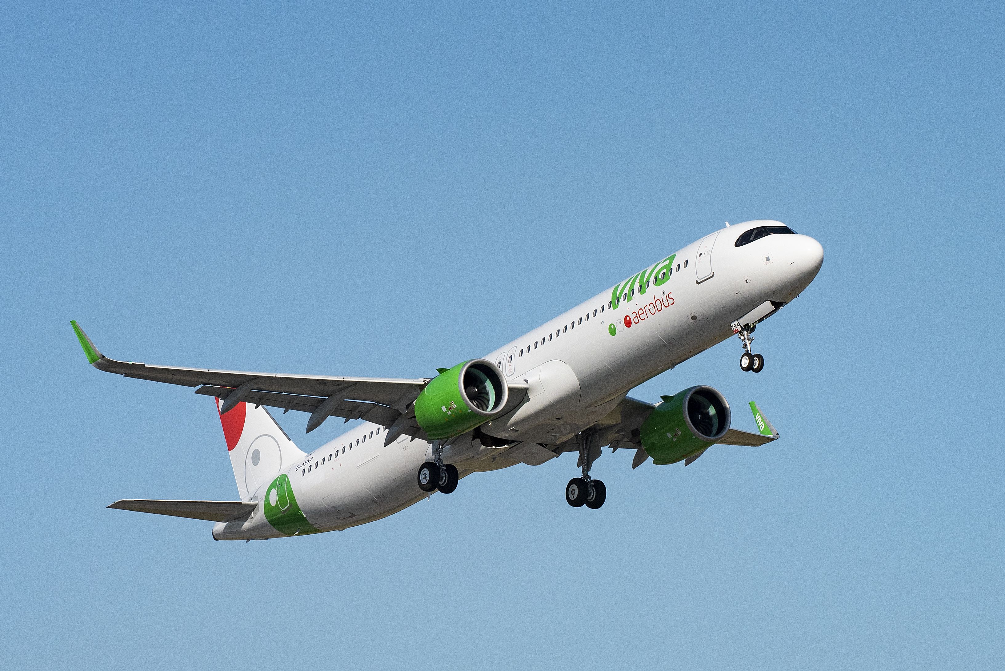 VivaAerobus-first-A321neo.jpg