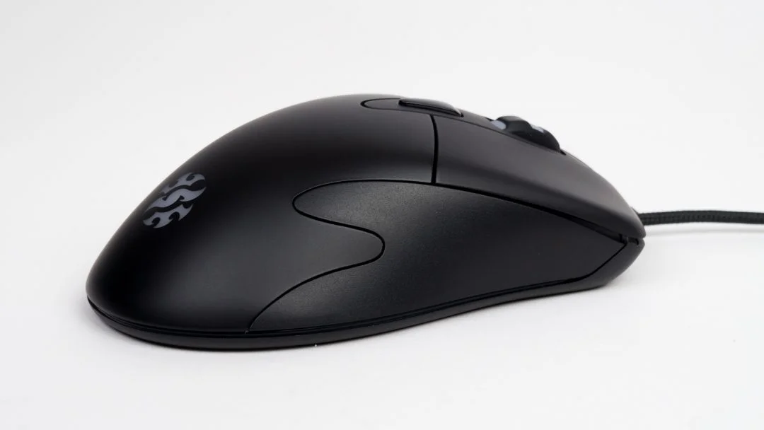 XPG_infarex_m20_review_rightside-1080x608.webp